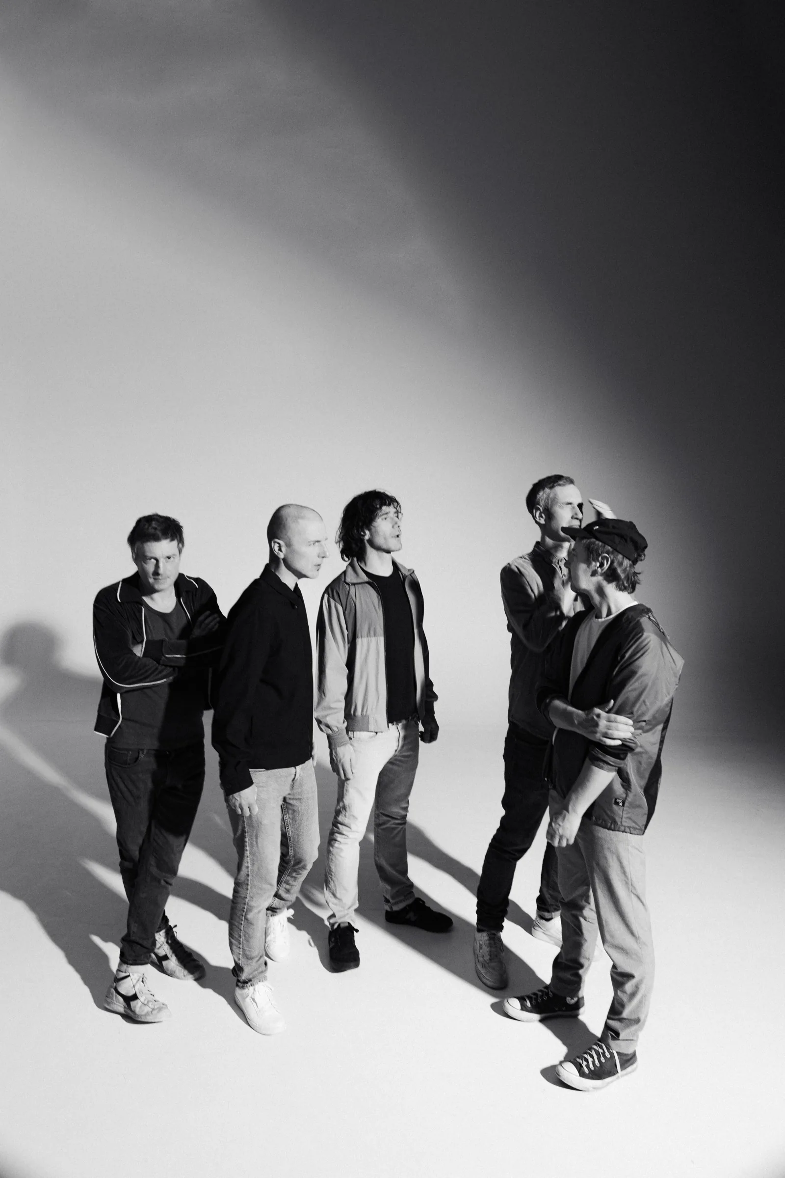 Girls in Hawaii en noir et blanc, le groupe au complet