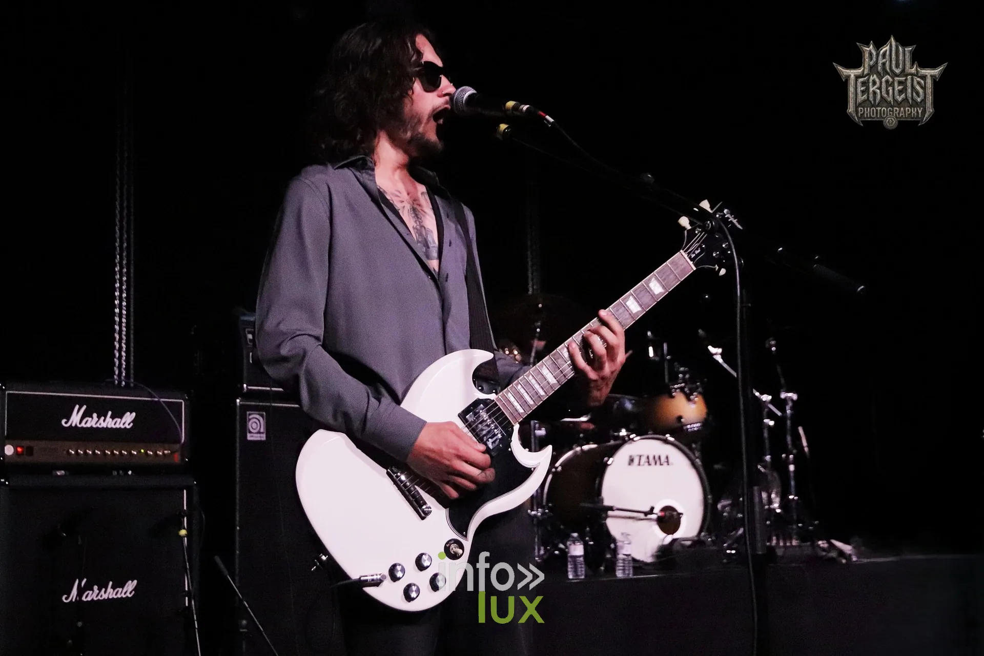 Starz au Golden Age Rock Festival 2026, Centre culturel de Chênée (Liège), samedi 19 septembre : un guitariste au micro