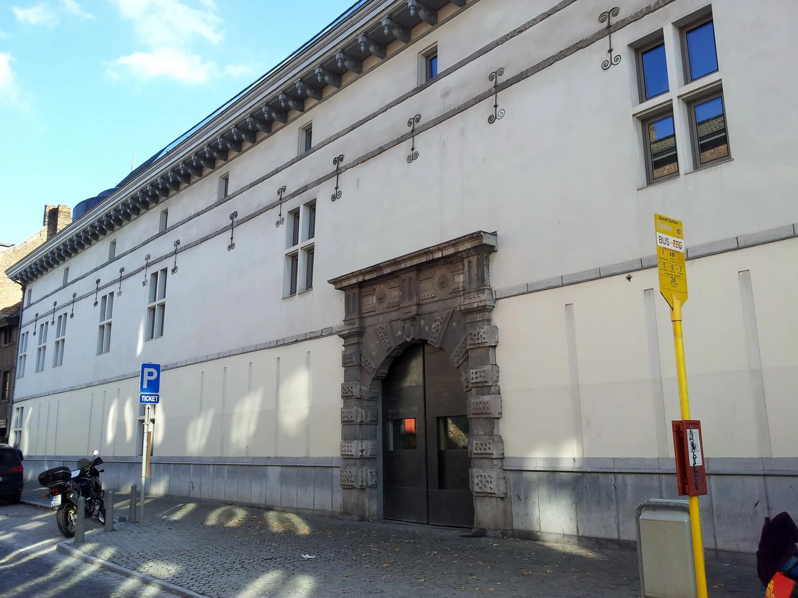 Façade du musée du Grand Curtius, en Féronstrée à Liège