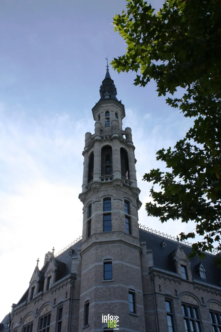 La Grand-Poste de Verviers : 80 mètres de tour pour dire la richesse de la laine