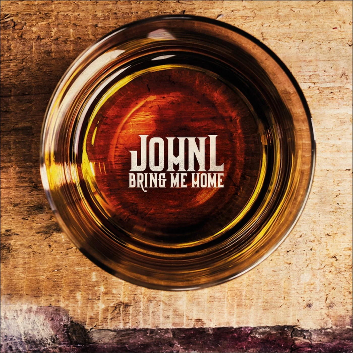 Pochette de l’album Bring Me Home de John L : un verre de whisky vu de dessus sur une table en bois