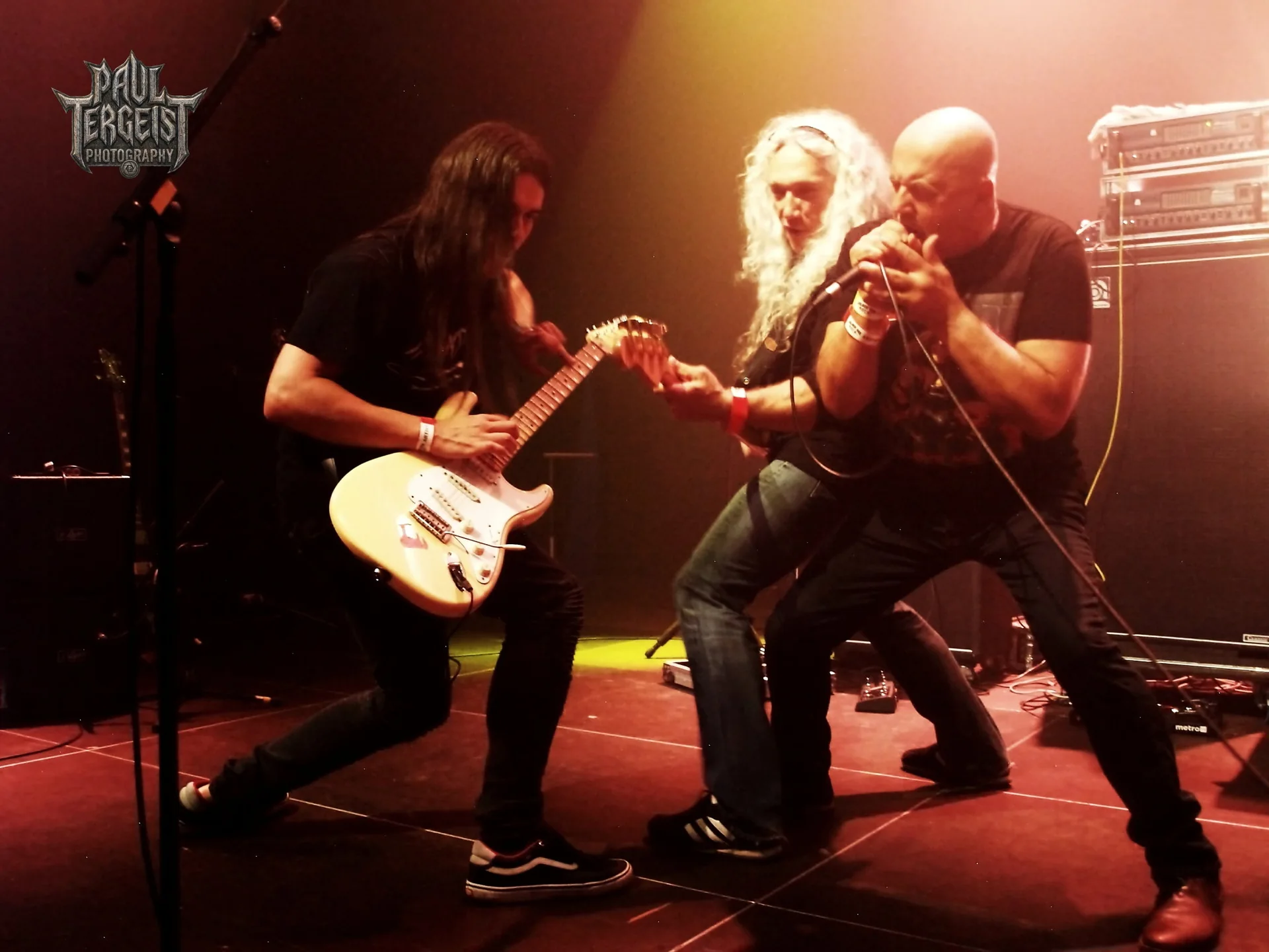 John L et les musiciens de SteeLover jouent ensemble sur scene au Golden Age Rock Festival 2019