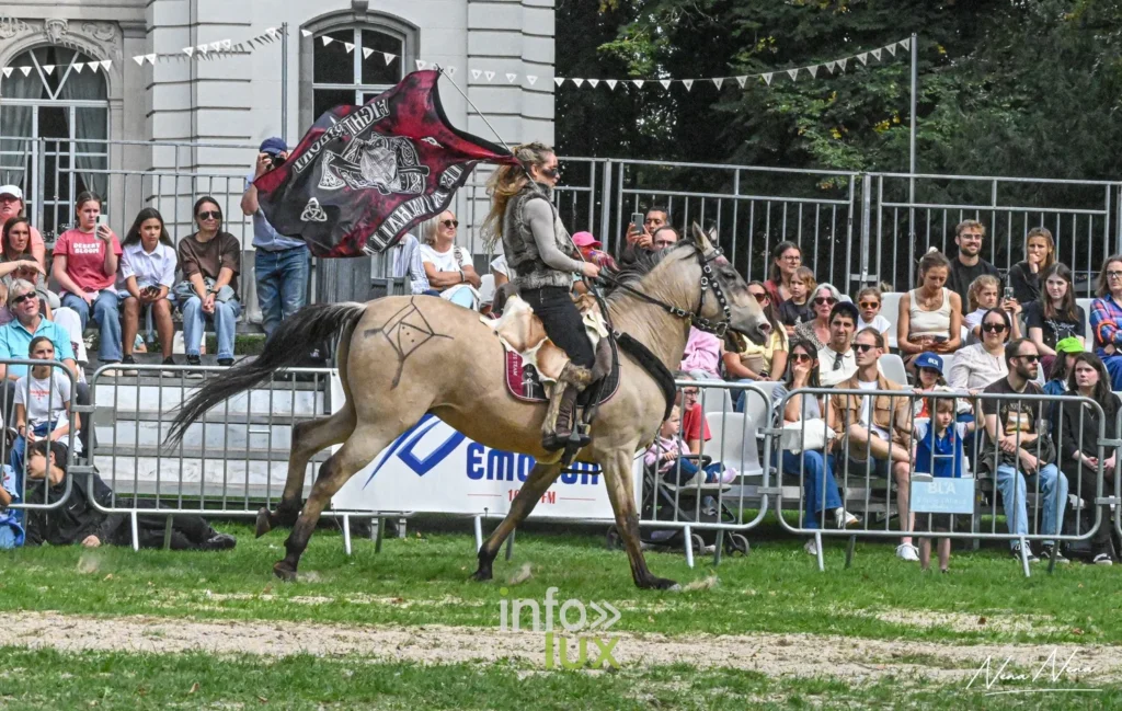 Journées du Cheval 2026 à Braine-l’Alleud : numéros costumés, travail en liberté et nocturne de feu au parc du Cheneau (photos)