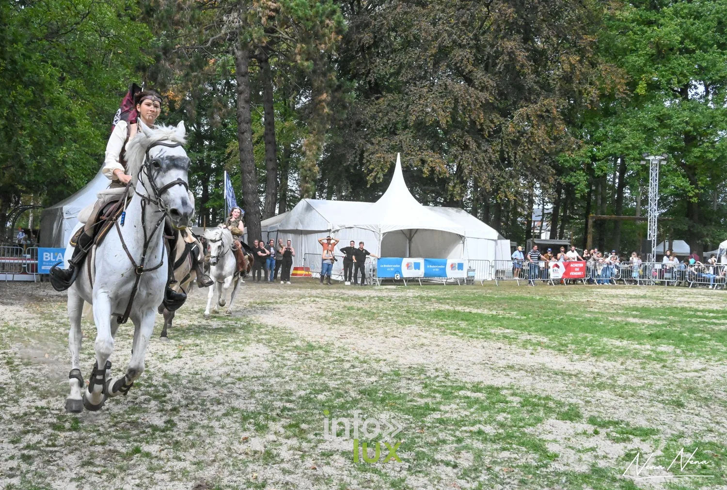 Journées du Cheval 2026 à Braine-l’Alleud, parc du Cheneau : une cavalière lancée au galop vers l’objectif