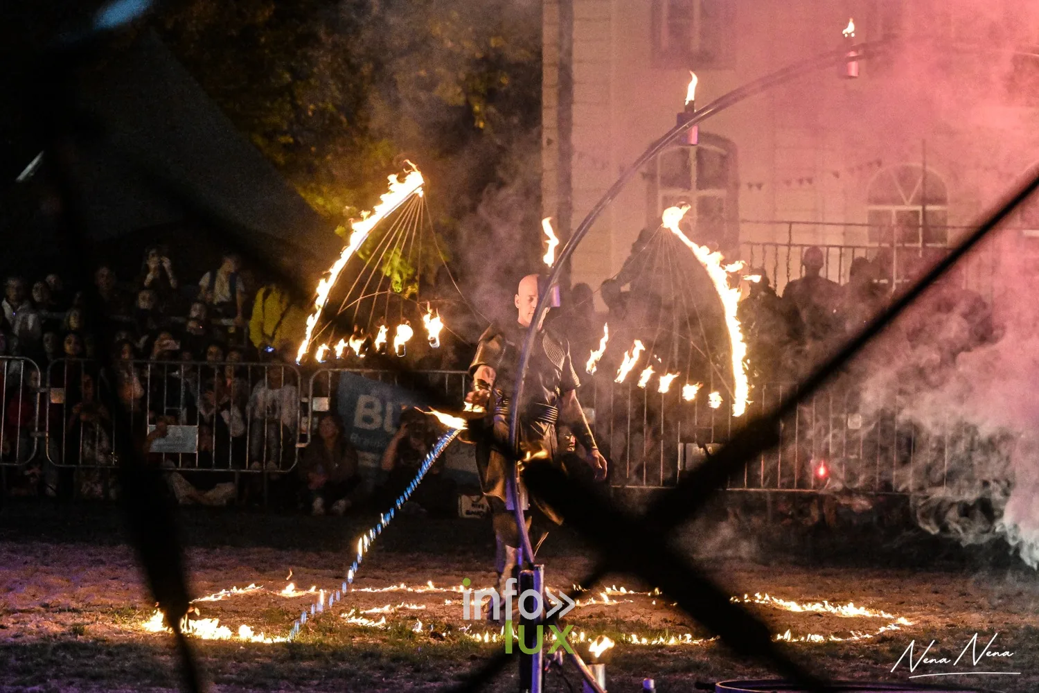 Journées du Cheval 2026 à Braine-l’Alleud, parc du Cheneau : nocturne « Hypnotica » du samedi soir, arcs de feu dans la fumée