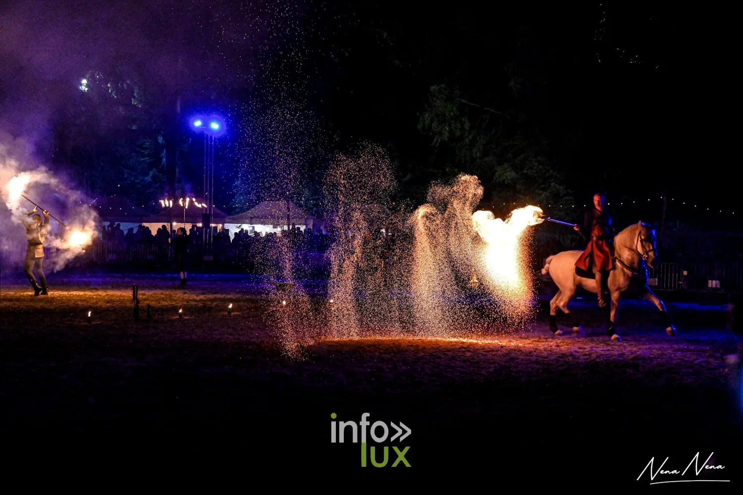 Journées du Cheval 2026 à Braine-l’Alleud, parc du Cheneau : nocturne « Hypnotica » du samedi soir, un cavalier et des jets d’étincelles sur la piste