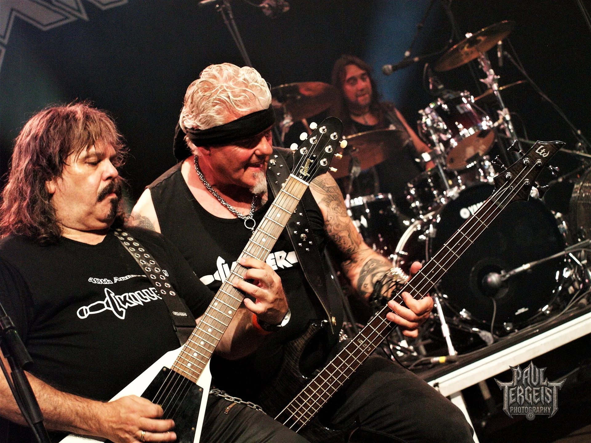 Deux guitaristes du groupe belge Killer sur scene au Golden Age Rock Festival 2022