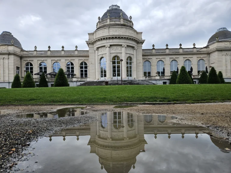 Façade du musée de La Boverie dans le parc de la Boverie à Liège
