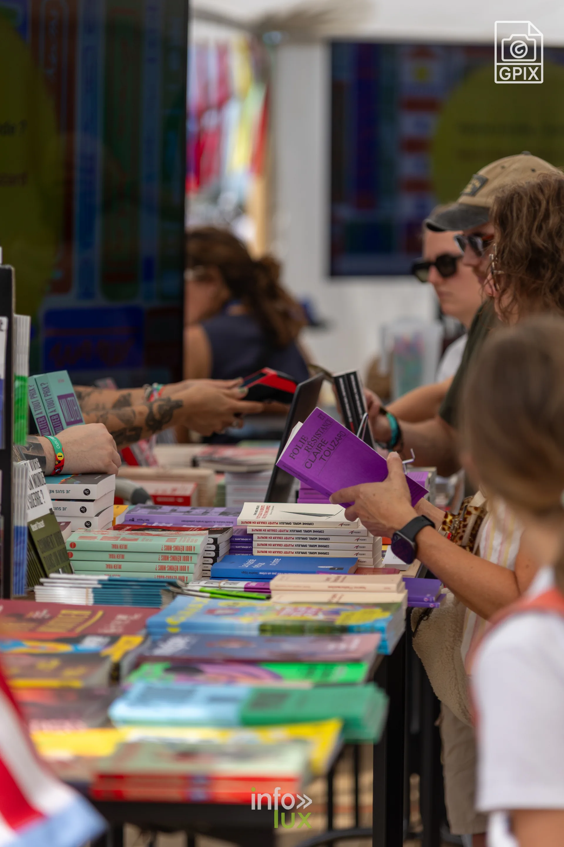 Un stand de livres au Village des Associations