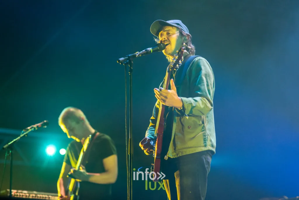 Les musiciens de Girls in Hawaii sur scene aux Solidarites 2026