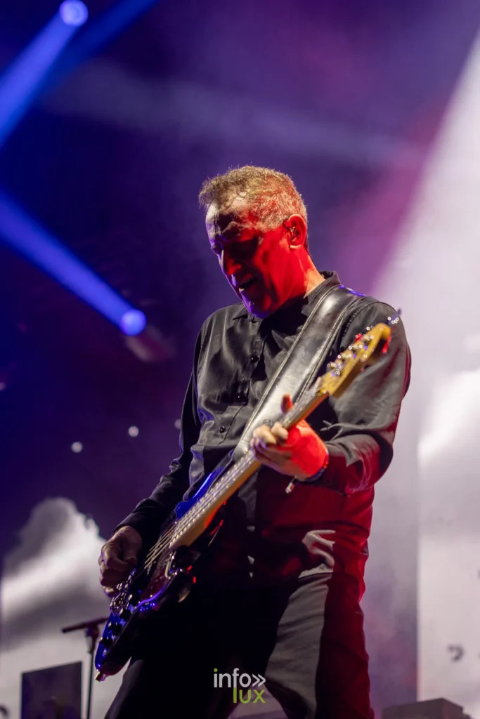 OMD pionniers britanniques de la synthpop en concert a Namur
