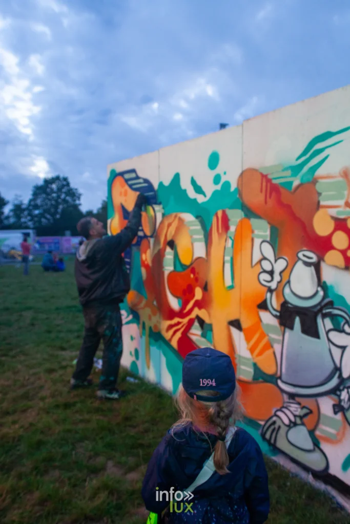 Fresque de graffiti peinte en direct a l Urban Village des Solidarites 2026