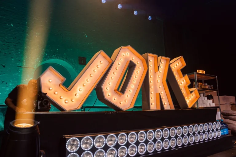 Joke une fois 2027 : le concours d’humour de Namur is a Joke s’ouvre à la francophonie, candidatures jusqu’au 30 novembre