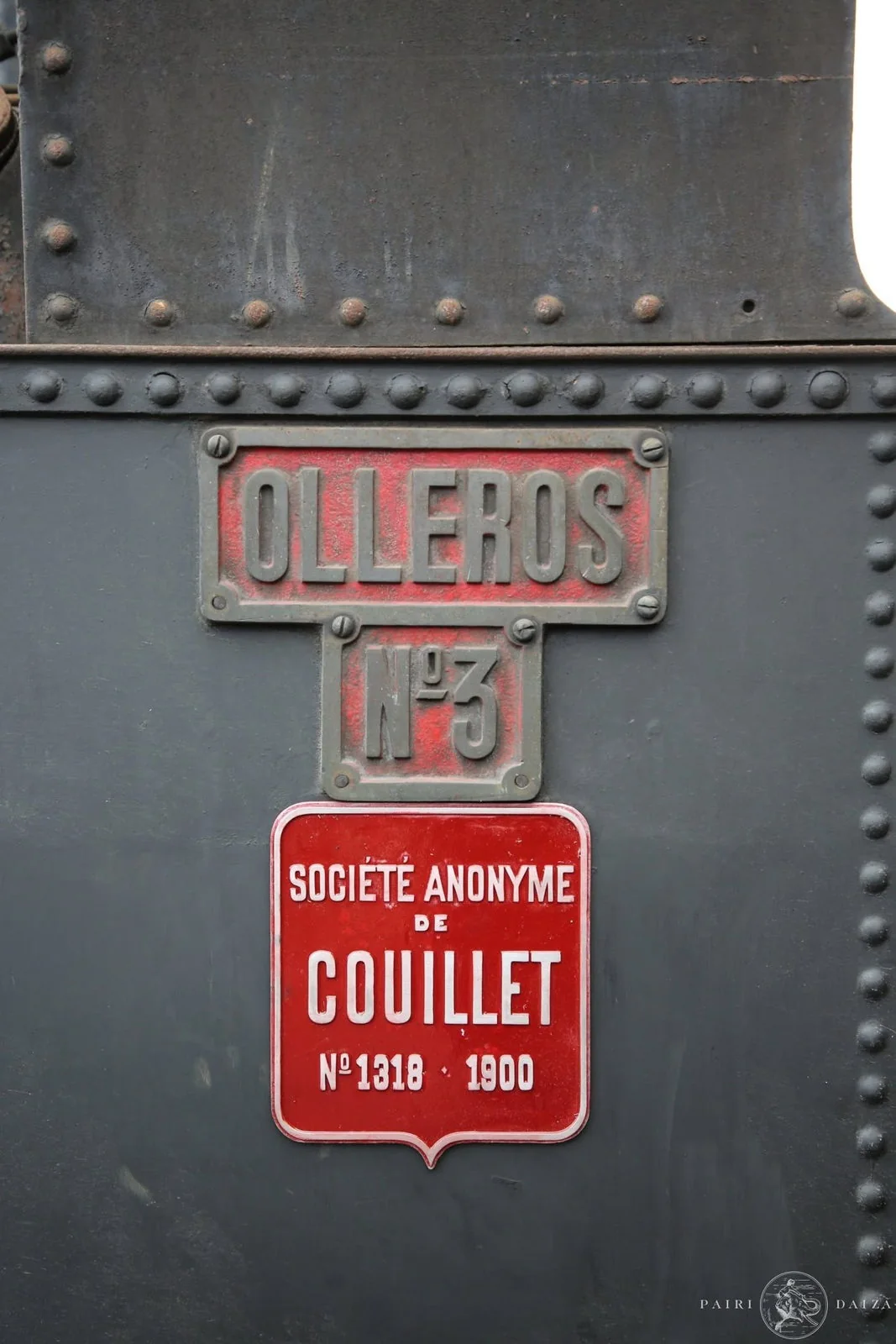 Plaque Olleros sur la locomotive Couillet 1318 avant sa restauration