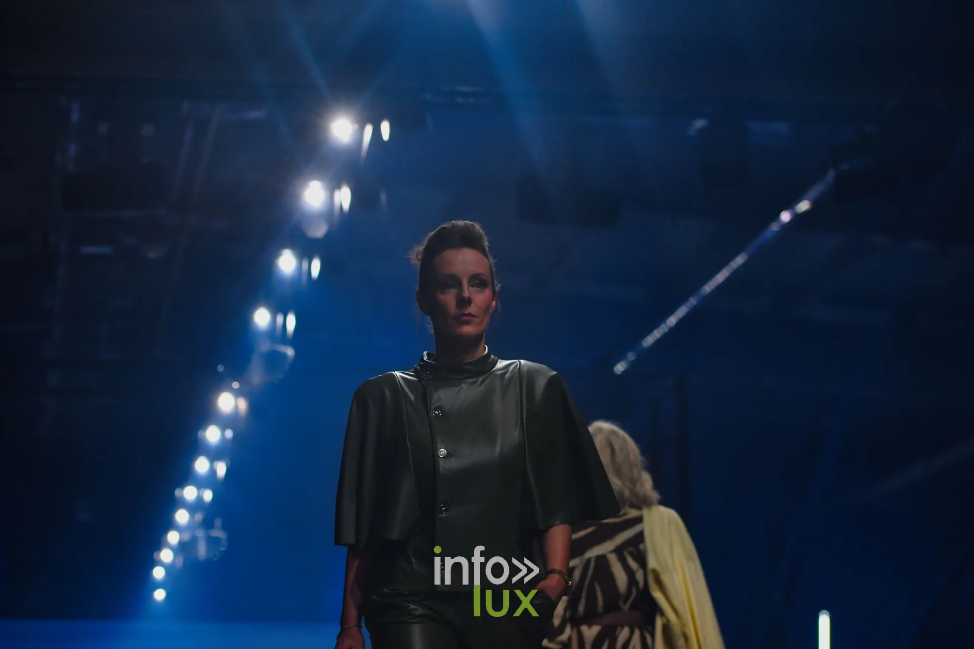 Veste en cuir noir à col montant et pantalon noir — Made by You, école de couture et de stylisme de Charlotte Spoidenne, Lux Fashion Week 2026, Arlon