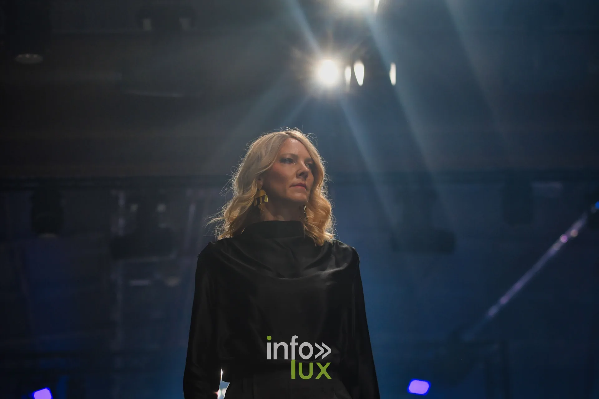 Blouse en satin noir à col drapé — Made by You, école de couture et de stylisme de Charlotte Spoidenne, Lux Fashion Week 2026, Arlon