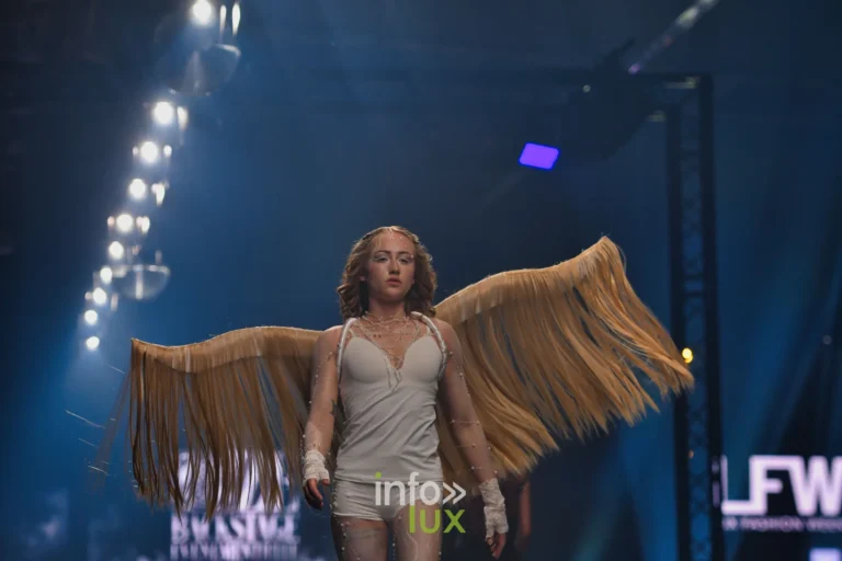 Nova, mannequin et Phœnix des « talents de l’ombre » à la Lux Fashion Week 2026