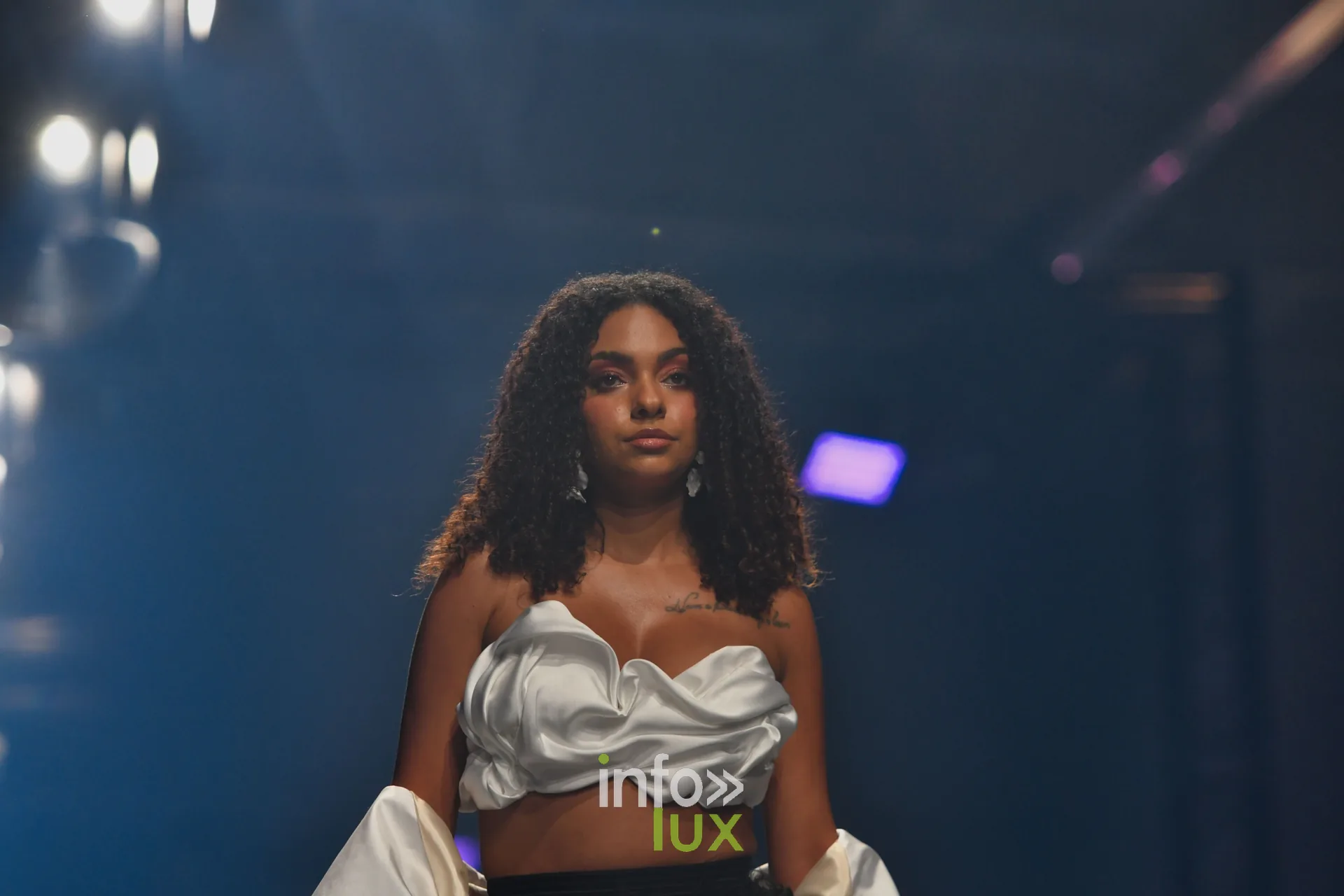 Bustier drapé en satin blanc, collection « Bridal Everyday » de Marie Schweisthal, Lux Fashion Week 2026, Arlon
