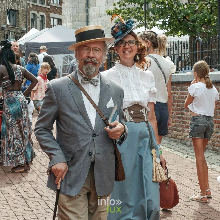 Marche 1900 à Marche-en-Famenne, 15 août 2026 — Un couple élégant, canne et chapeau melon