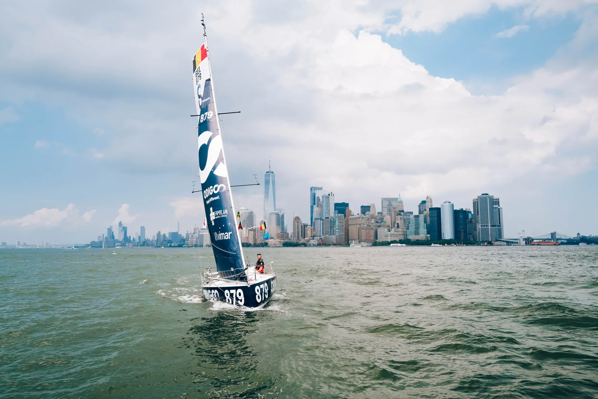 Le Mini 6.50 ODIGO au large dans la baie de New York