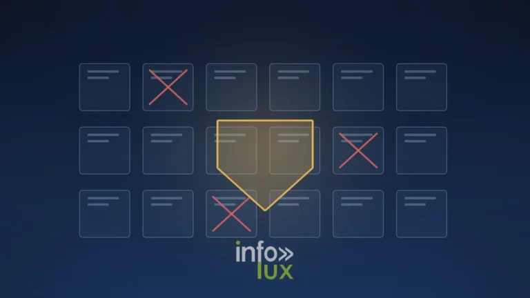 Illustration editoriale : une grille de pages dont trois sont barrees de rouge, et un bouclier ambre au centre, image de la mise a jour anti-spam de Google