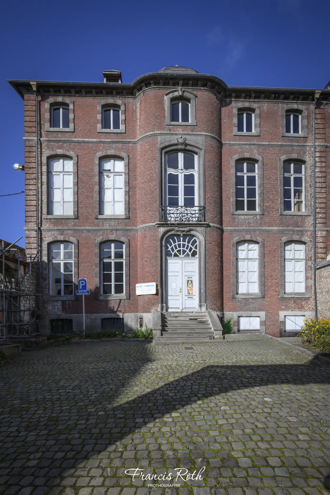 Façade du musée communal d'archéologie, d'art et d'histoire de Nivelles, rue de Bruxelles