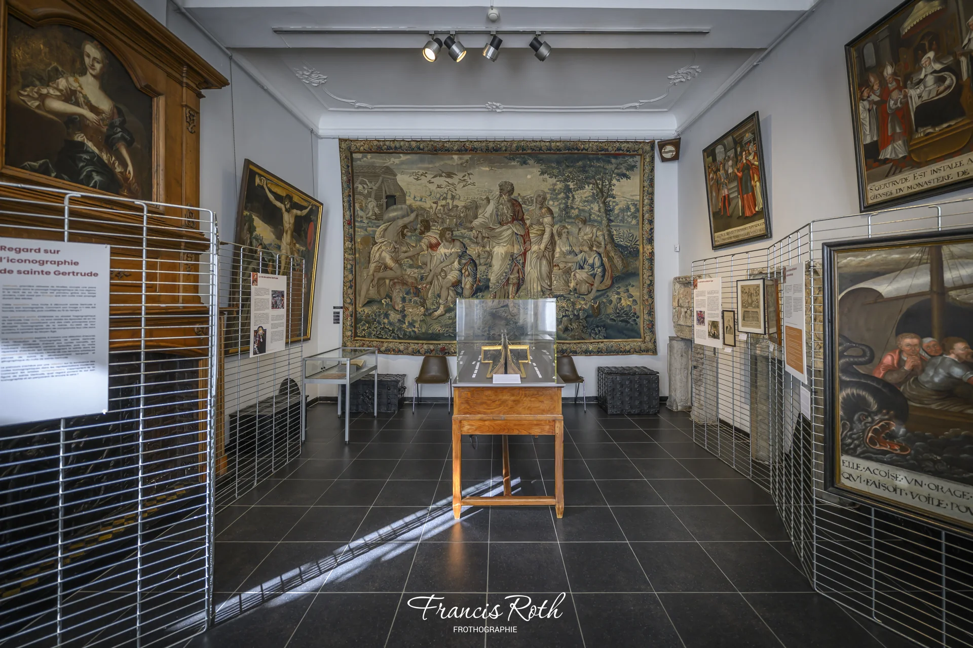 Musée communal de Nivelles, exposition « Regard sur l'iconographie de sainte Gertrude » (FZ8_5964)