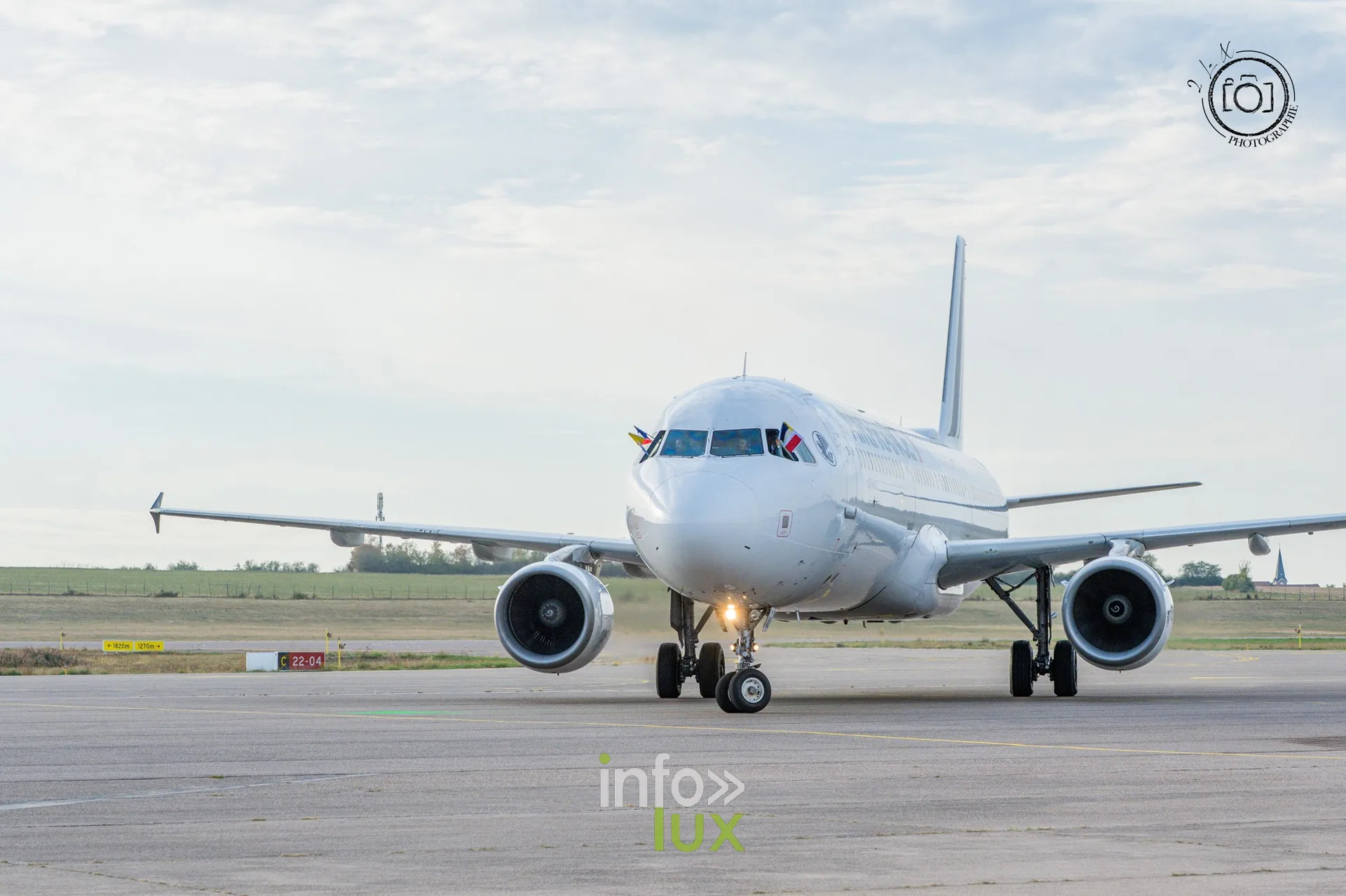 L’Airbus A321 « Cité du Vatican » face à l’objectif sur le taxiway, Metz-Nancy-Lorraine