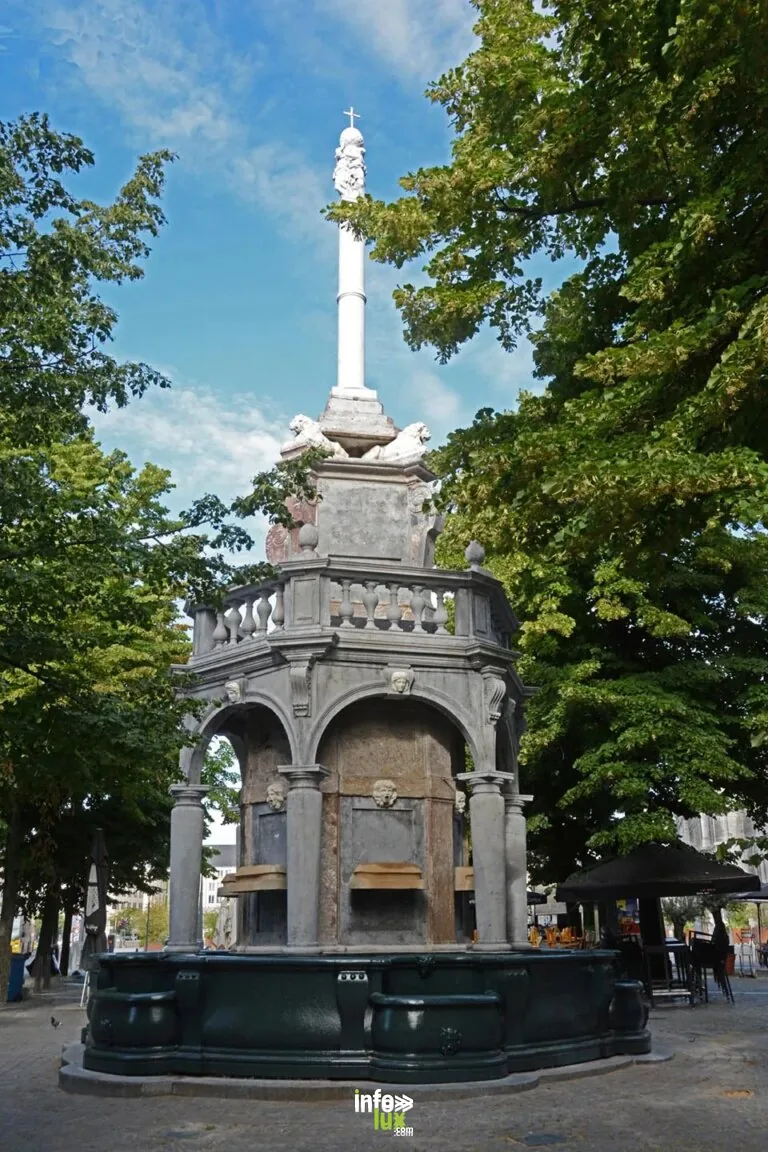 Le Perron de Liège : la colonne des libertés que Charles le Téméraire fit déporter à Bruges