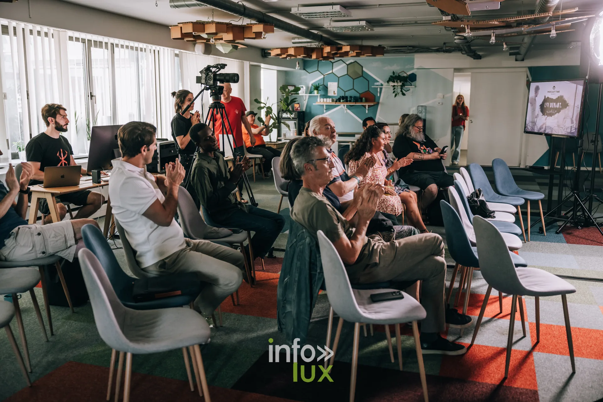 Vue d ensemble de la salle de Transforma BXL pendant le festival PodBXL 2026