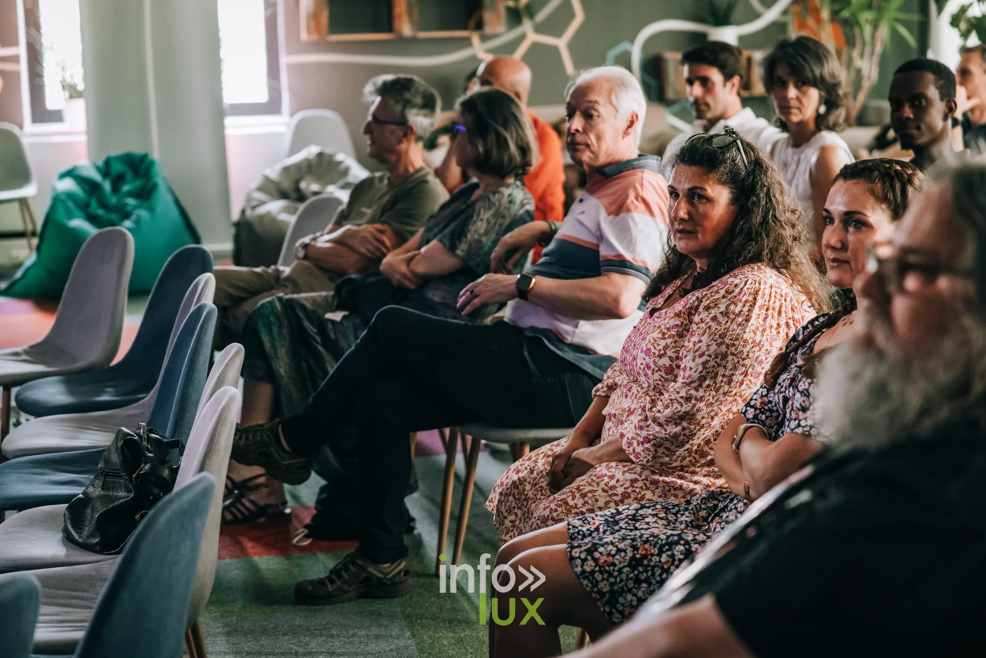 Rangees de spectateurs pendant une session du festival de podcast PodBXL