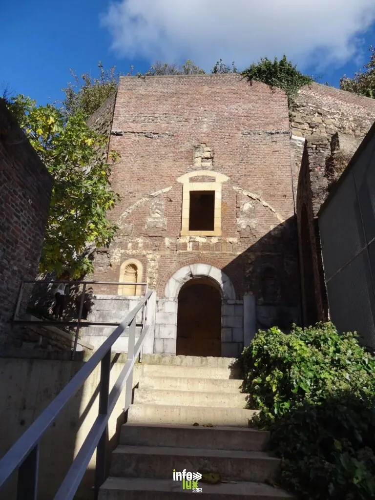 Le portail du couvent des Minimes à Liège