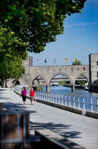 Les quais de l'Escaut à Tournai à Tournai (Hainaut)
