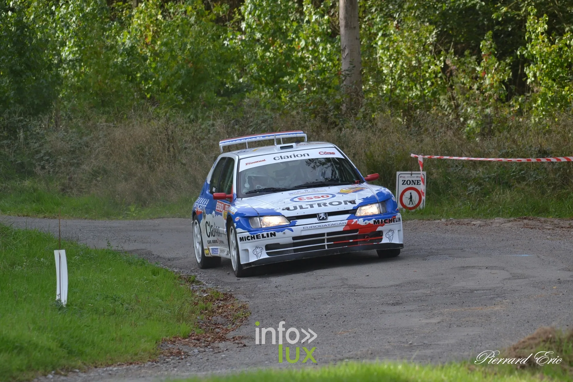Peugeot 306 Maxi (Stoof – Stoof) en pleine glisse sur une spéciale du Rally 4 Passion 2026, région de Huy