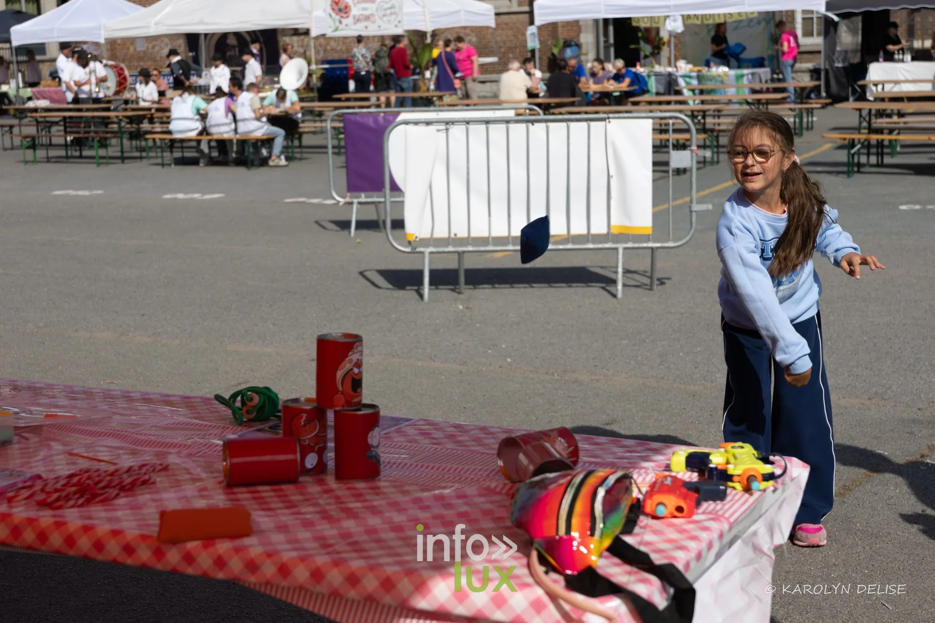 Enfant jouant à un stand de jeux du village, Relais pour la Vie de Nivelles 2026