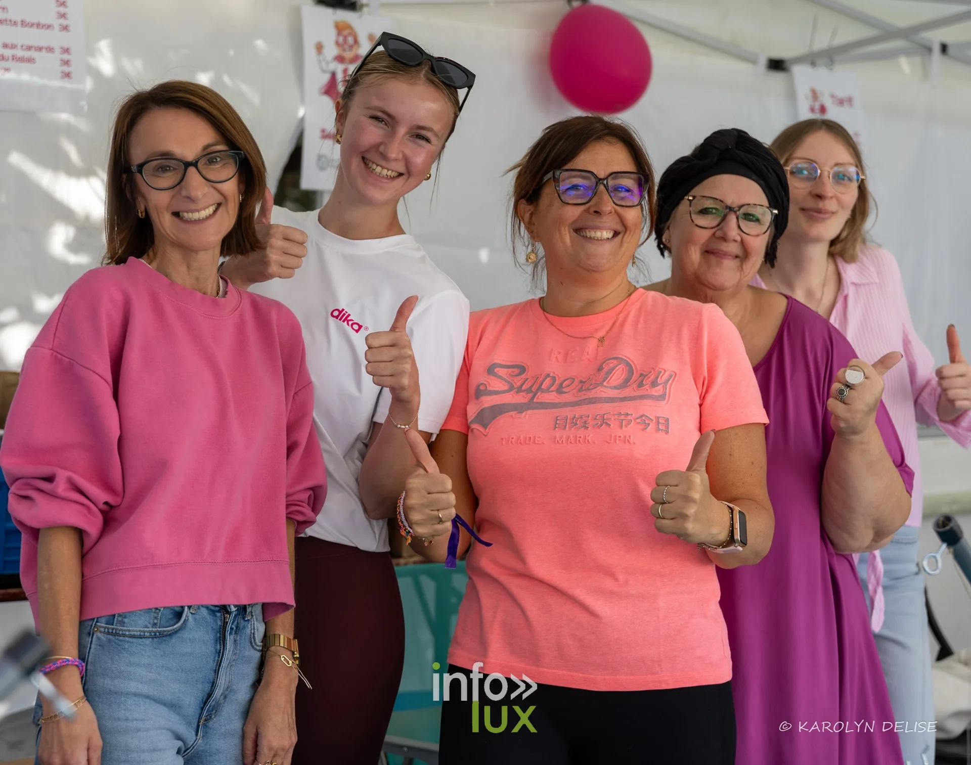 Équipe en rose et blanc au village du Relais, Relais pour la Vie de Nivelles 2026