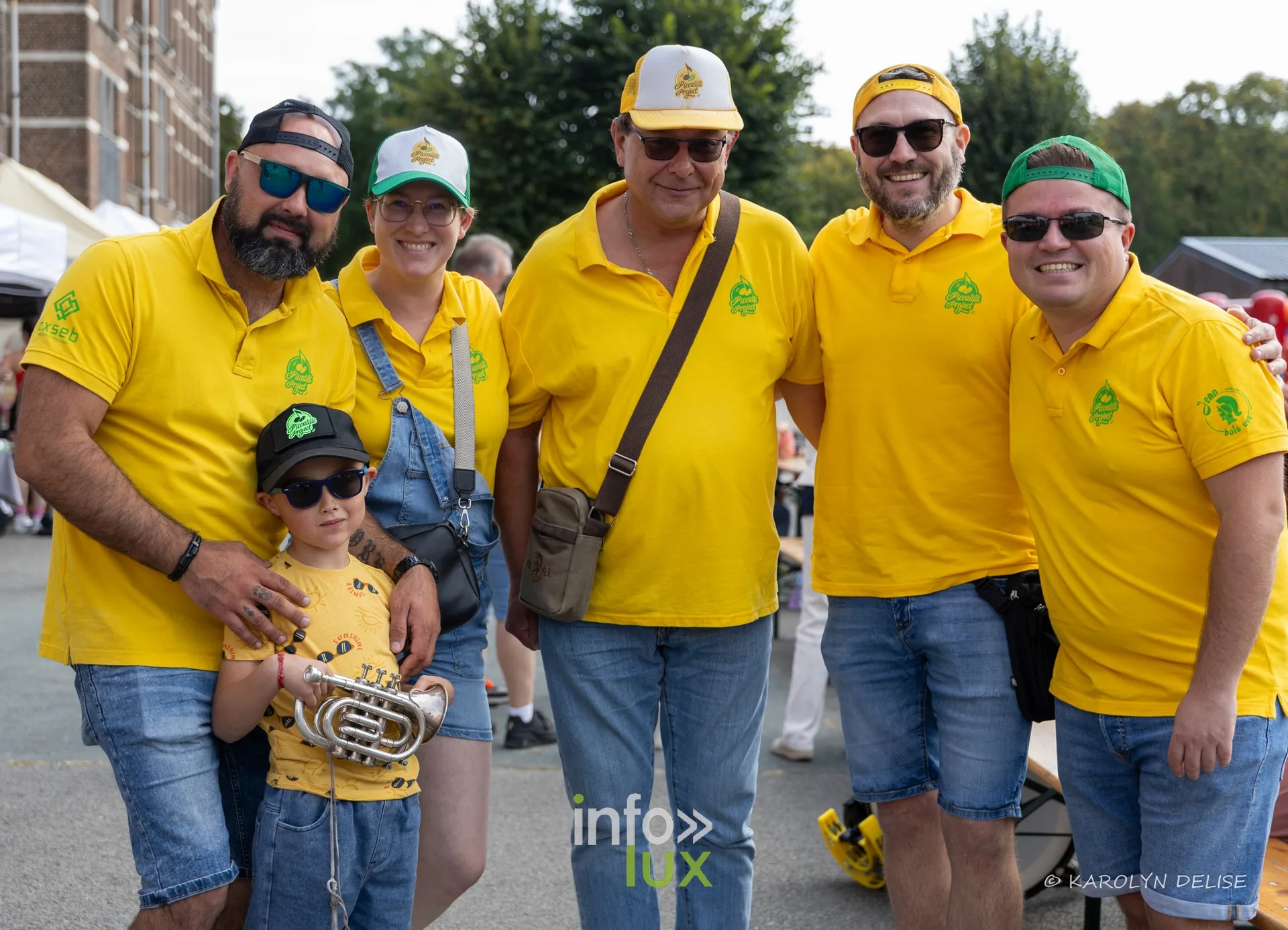 Membres de la fanfare Piccalilli Project en polo jaune, Relais pour la Vie de Nivelles 2026