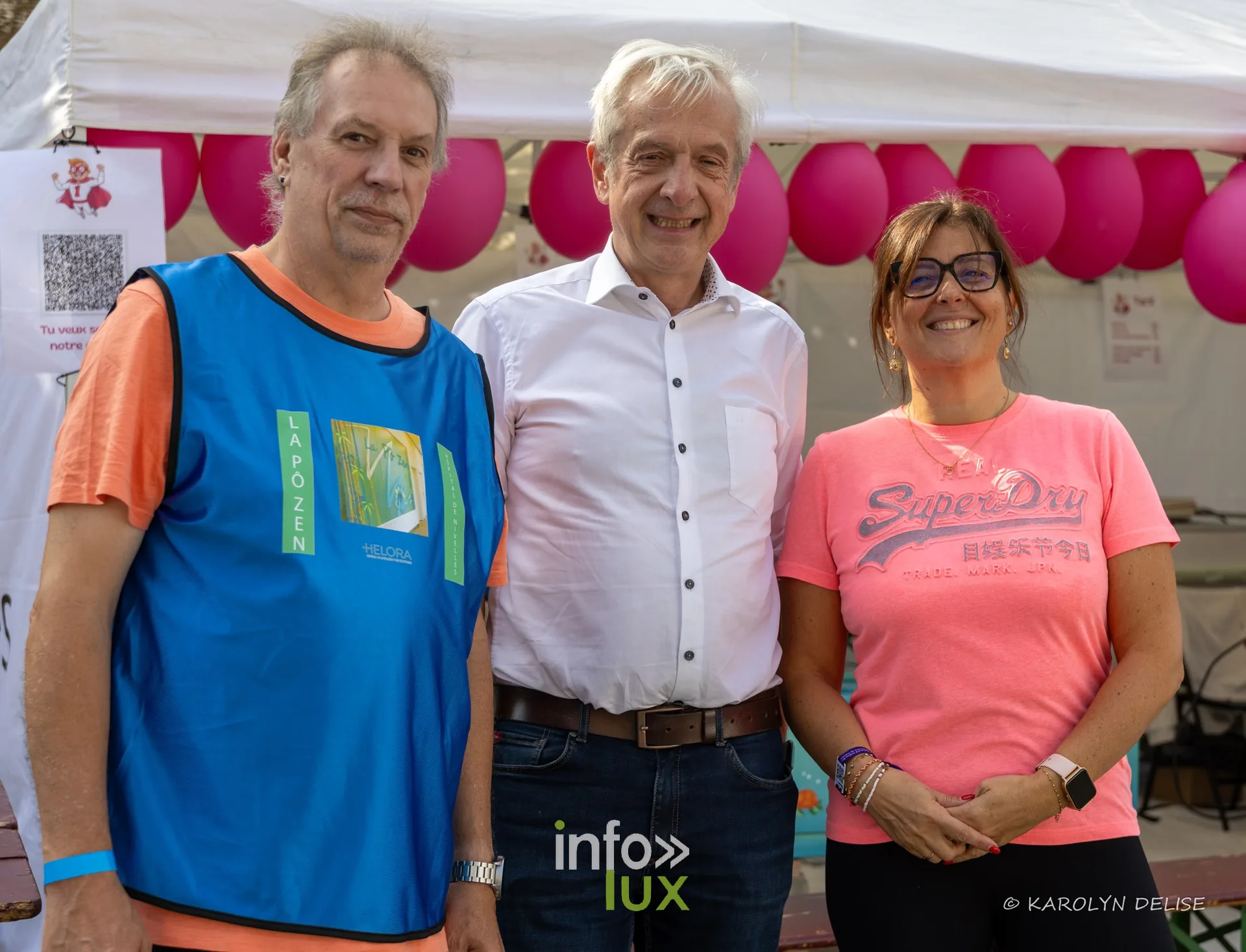 Participants devant un stand décoré de ballons roses, Relais pour la Vie de Nivelles 2026