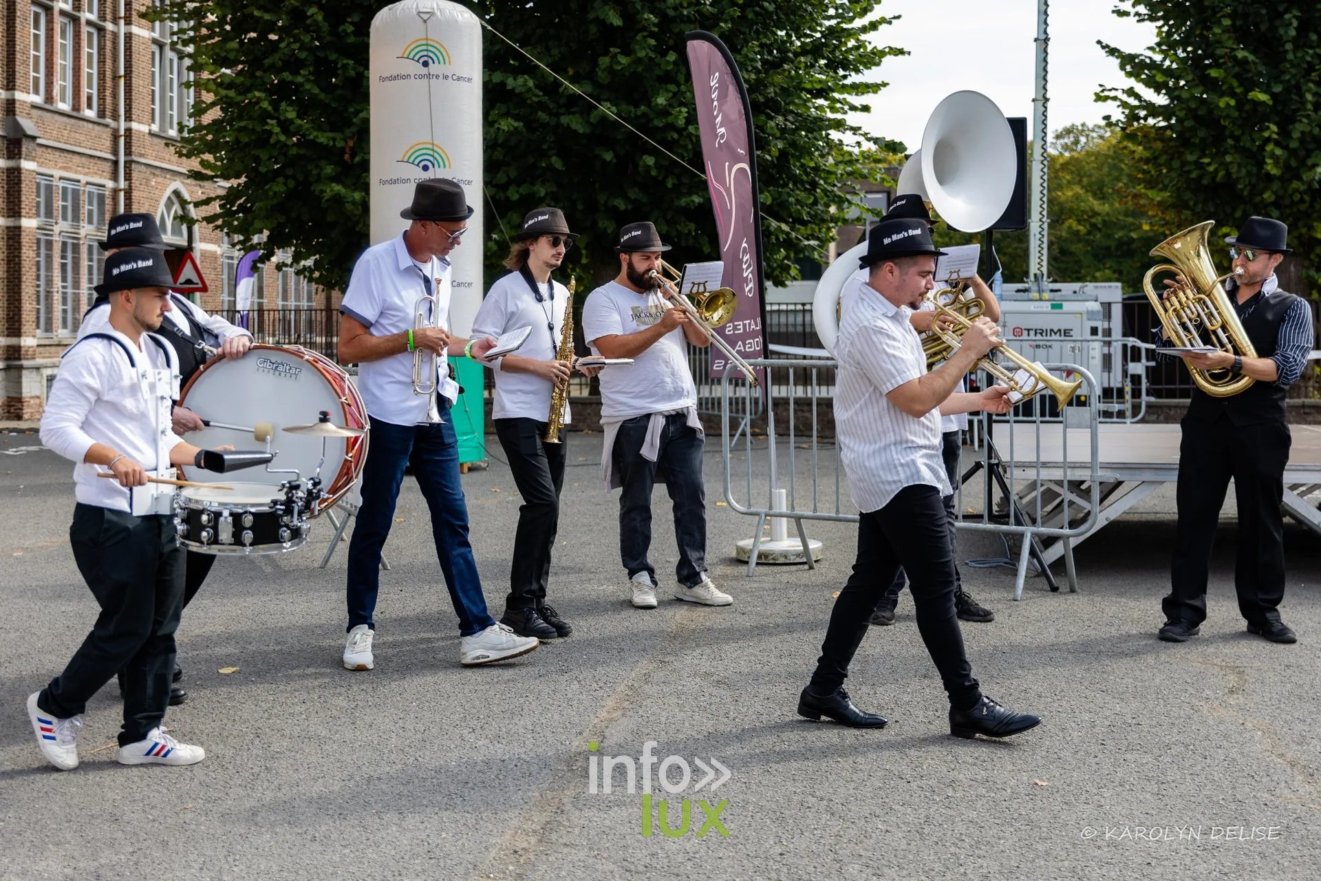 Fanfare en déambulation entre les tentes, Relais pour la Vie de Nivelles 2026