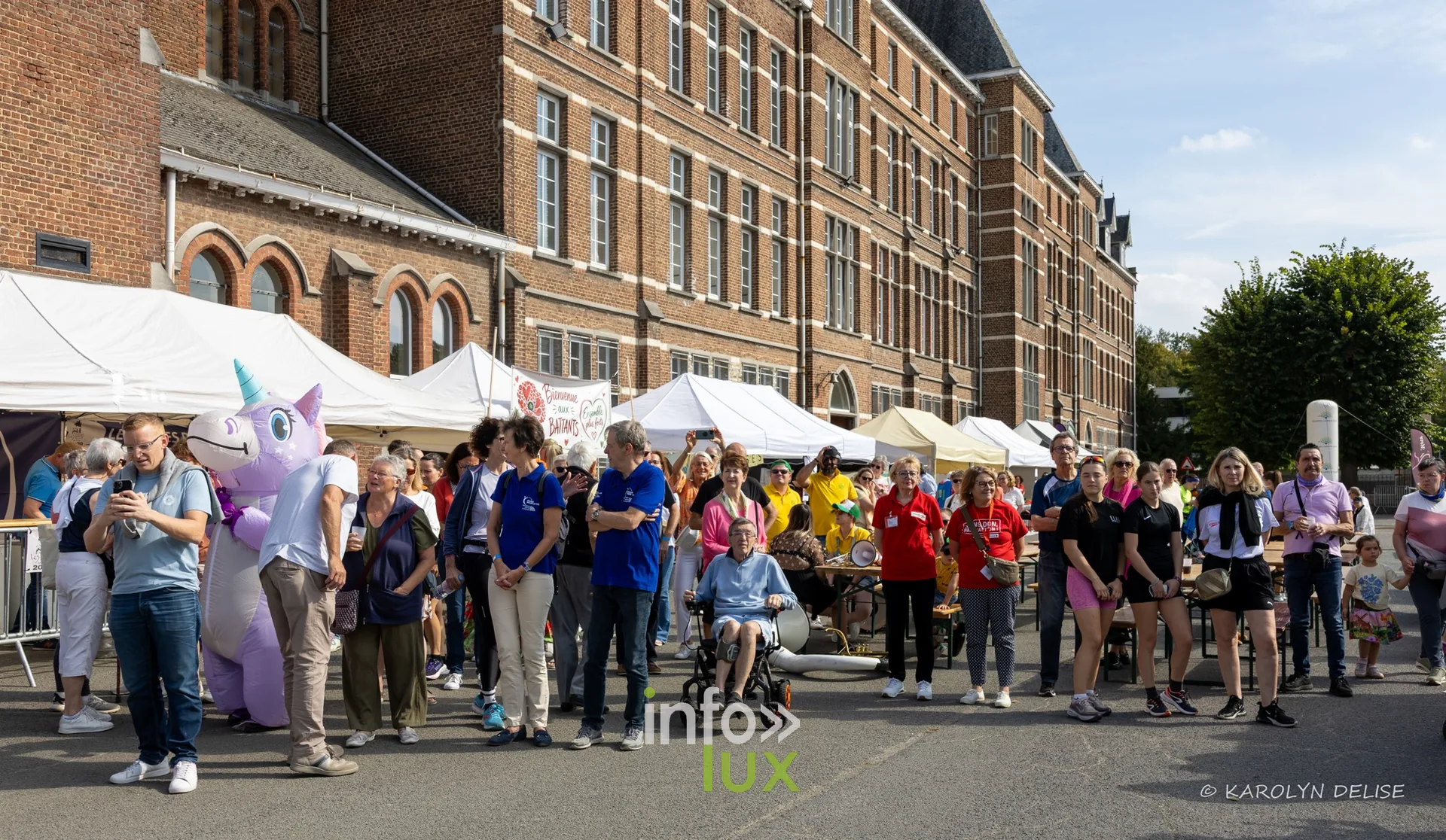 Public rassemblé devant la scène, cérémonie d’ouverture, Relais pour la Vie de Nivelles 2026