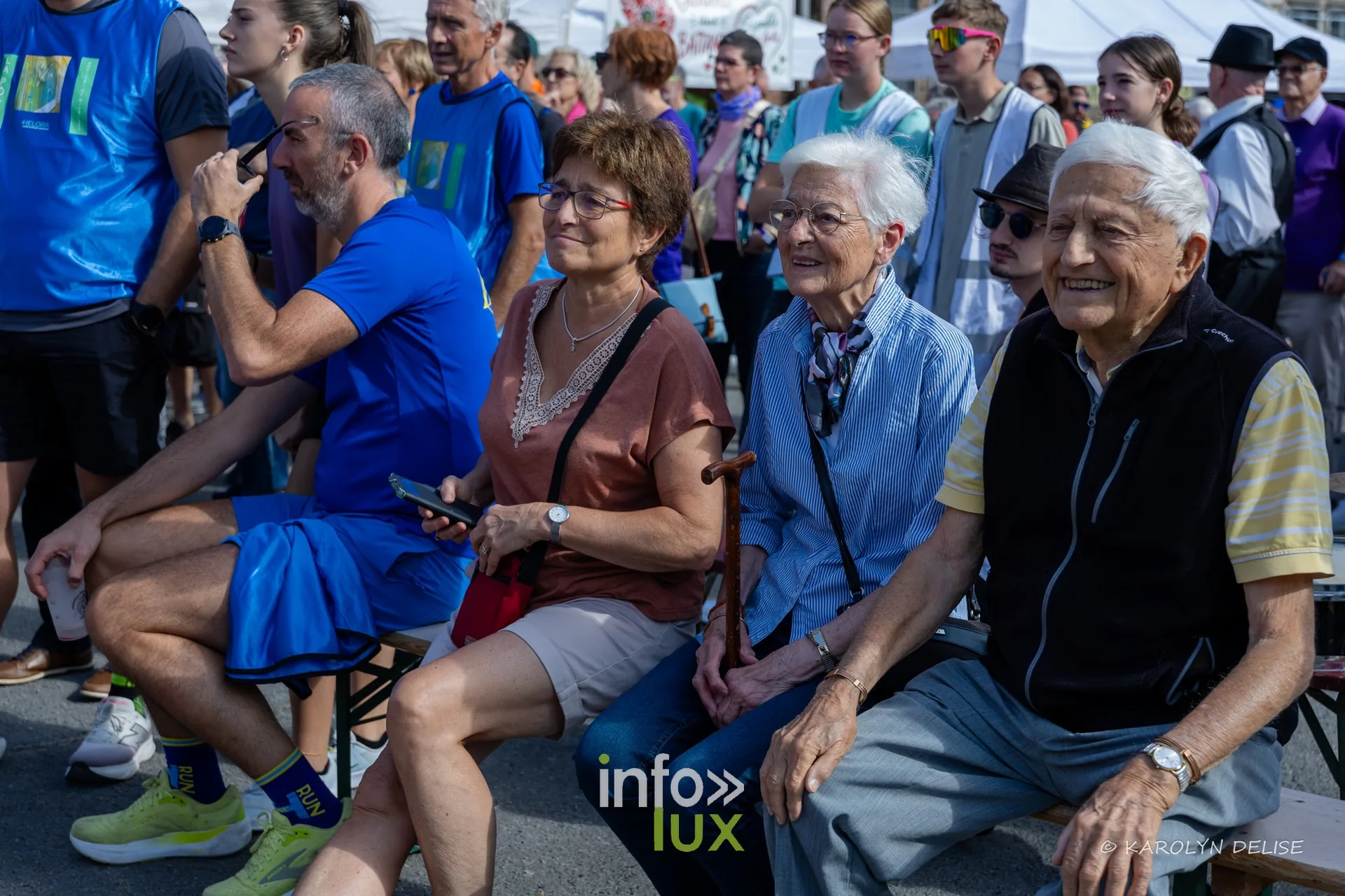 Public rassemblé devant la scène, cérémonie d’ouverture, Relais pour la Vie de Nivelles 2026