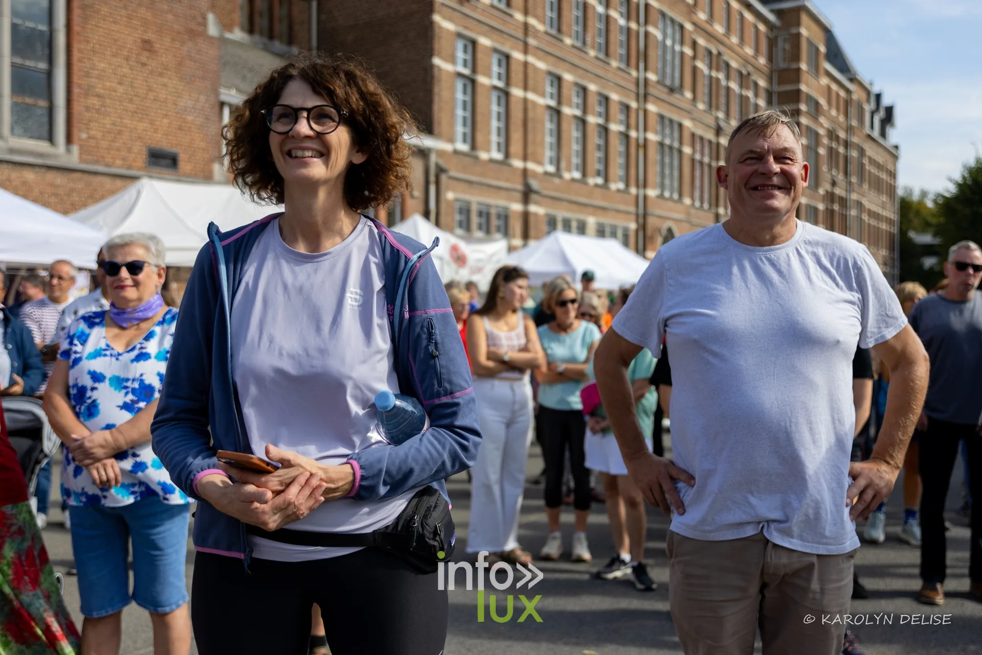 Public rassemblé devant la scène, cérémonie d’ouverture, Relais pour la Vie de Nivelles 2026