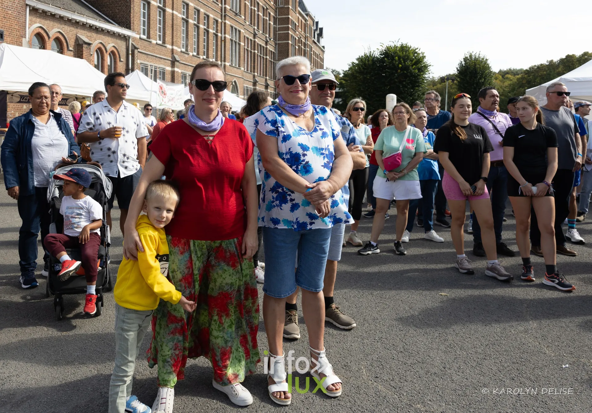 Public rassemblé devant la scène, cérémonie d’ouverture, Relais pour la Vie de Nivelles 2026