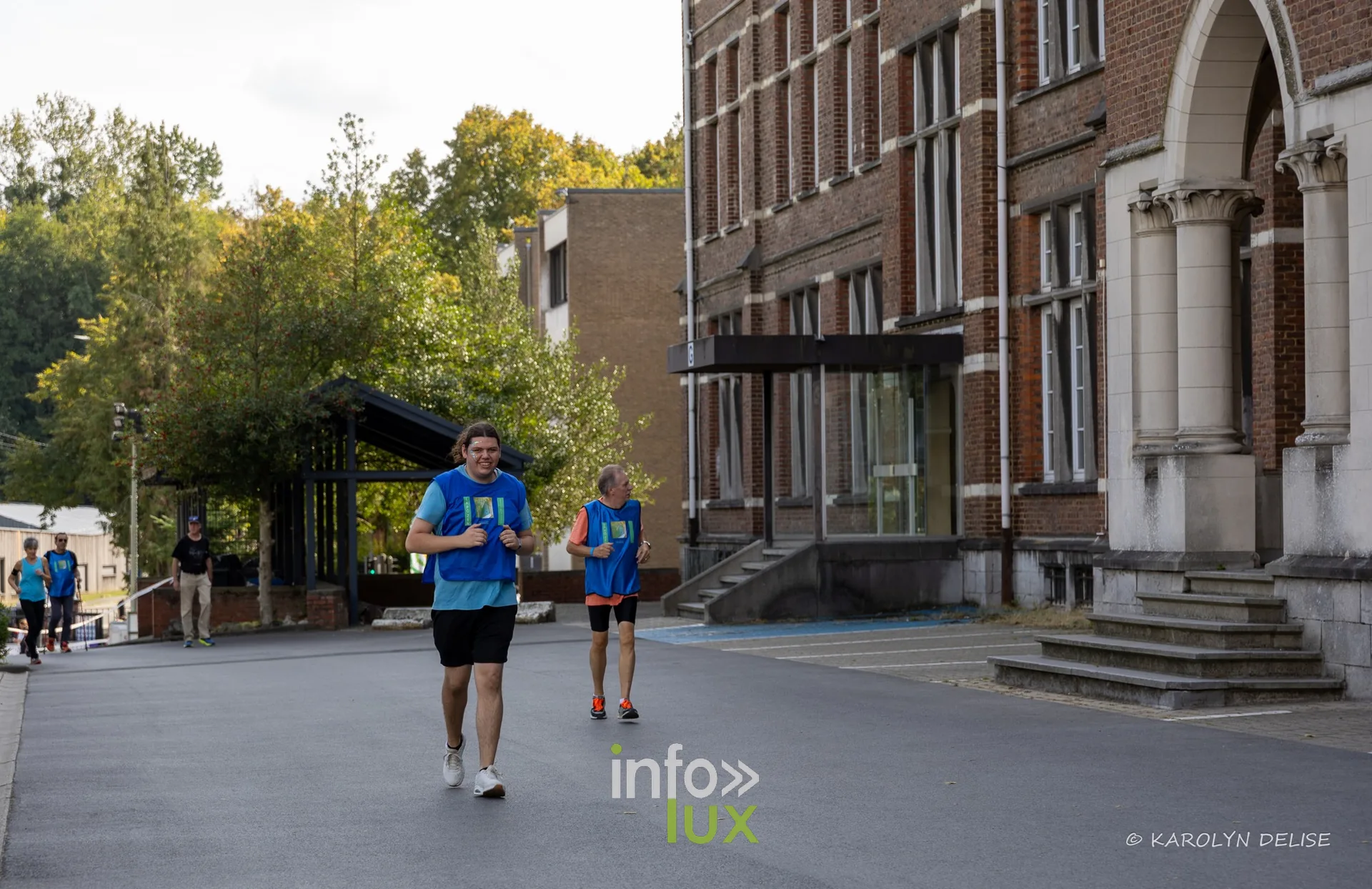 Participants lors des premiers tours sur le circuit, Relais pour la Vie de Nivelles 2026