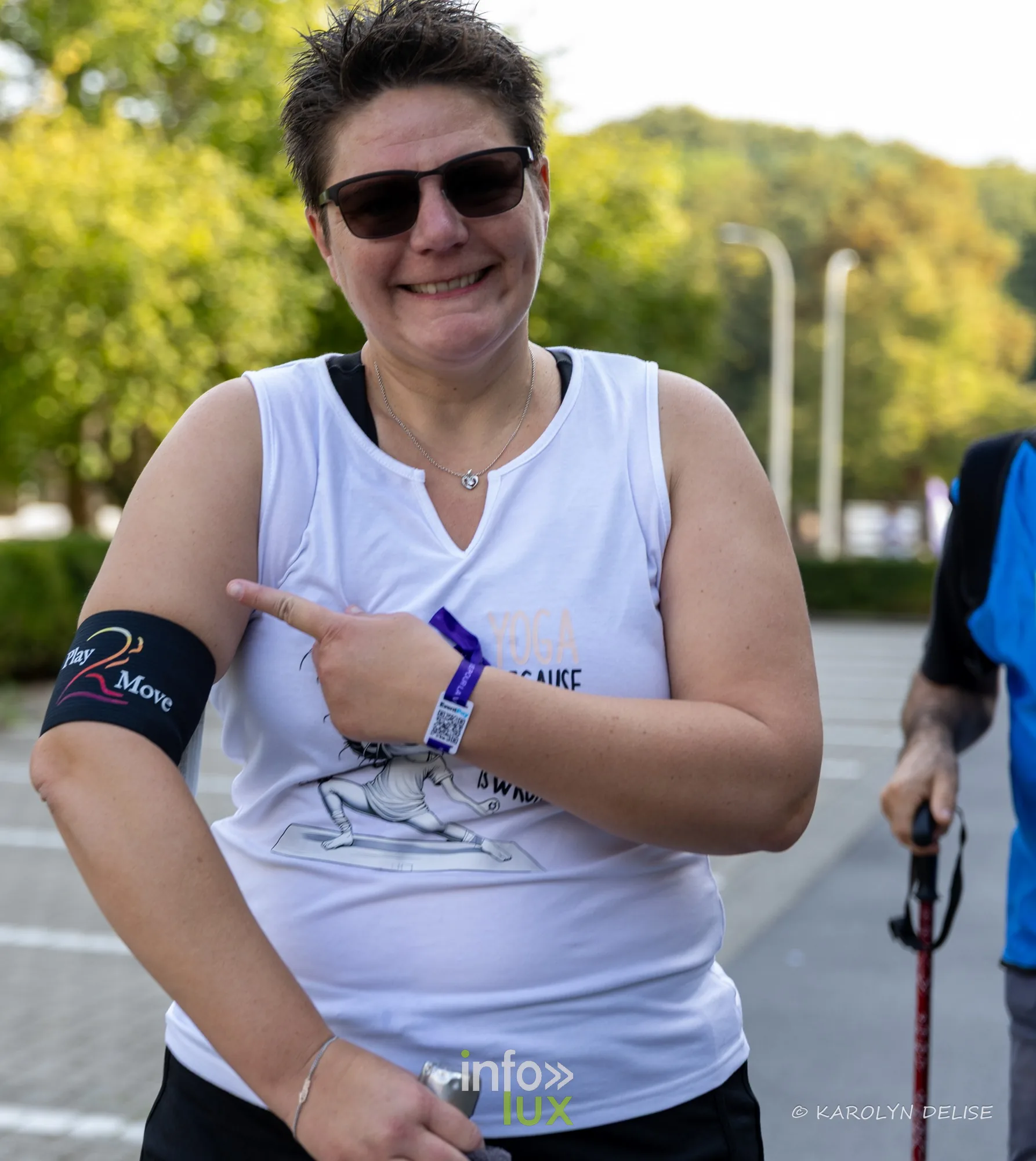 Participante souriante sur le circuit, Relais pour la Vie de Nivelles 2026