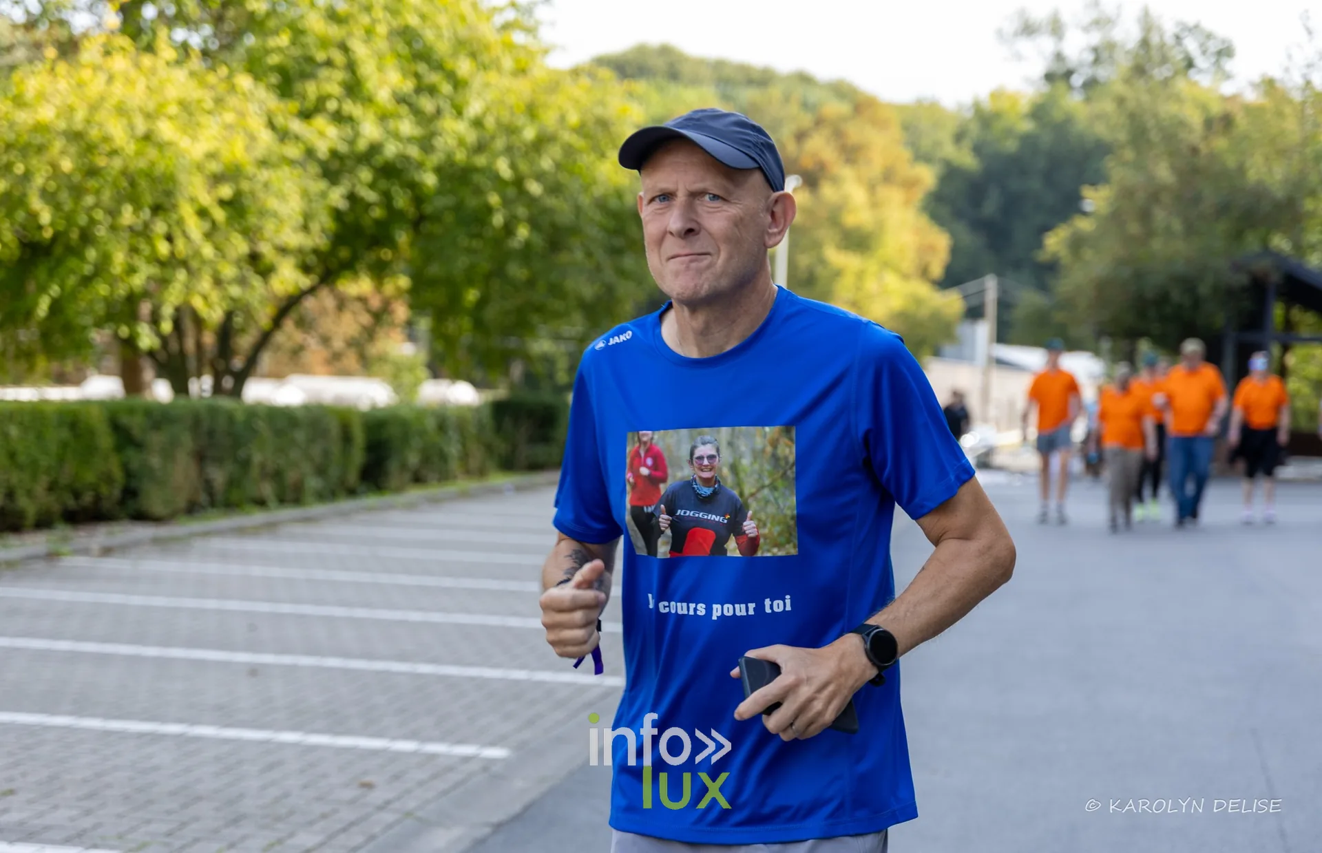 Participants lors des premiers tours sur le circuit, Relais pour la Vie de Nivelles 2026