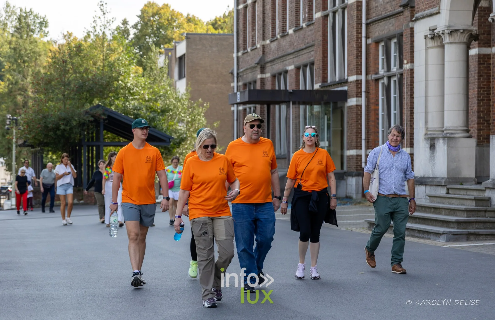 Participants lors des premiers tours sur le circuit, Relais pour la Vie de Nivelles 2026