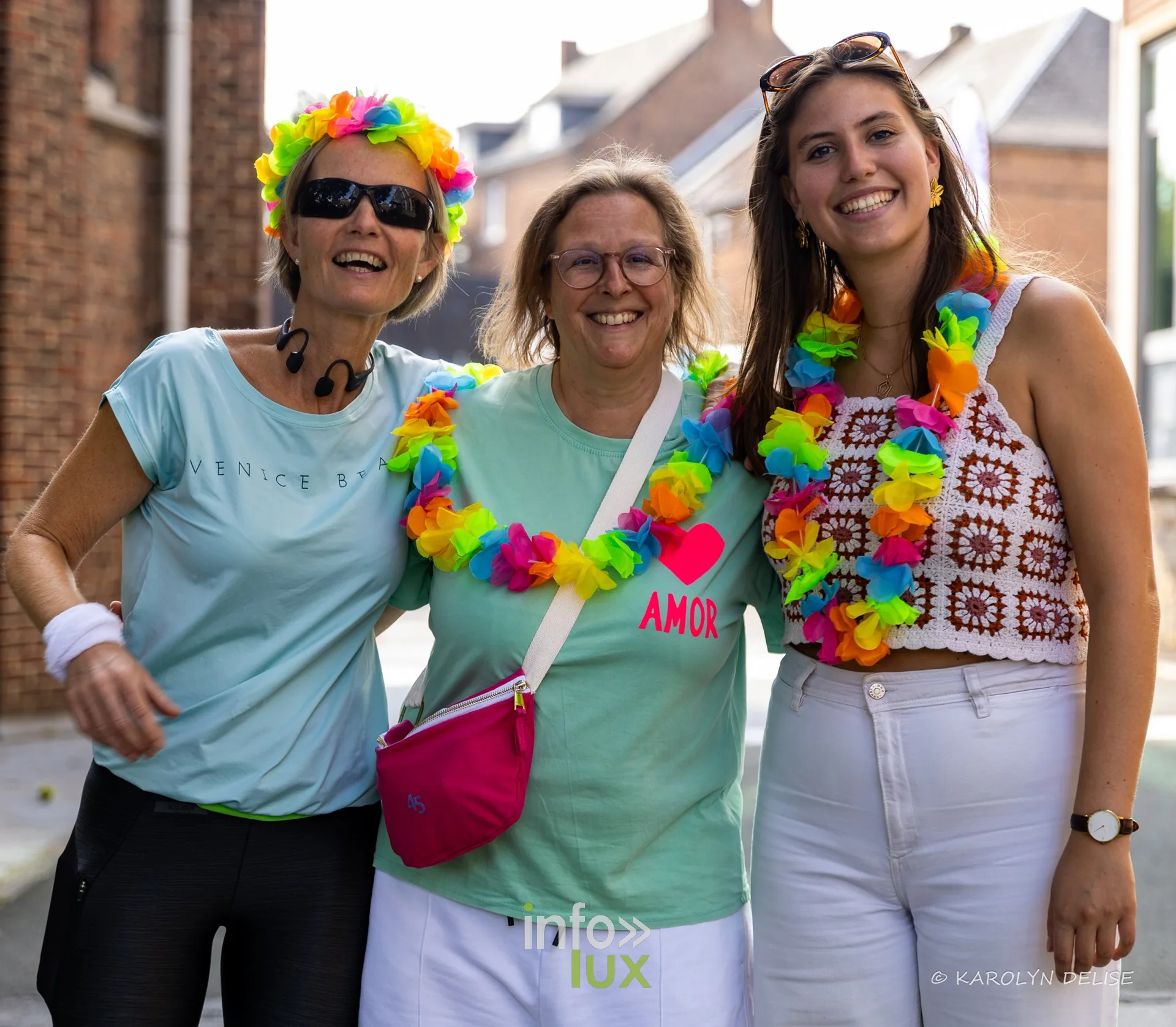 Participantes avec colliers de fleurs, Relais pour la Vie de Nivelles 2026
