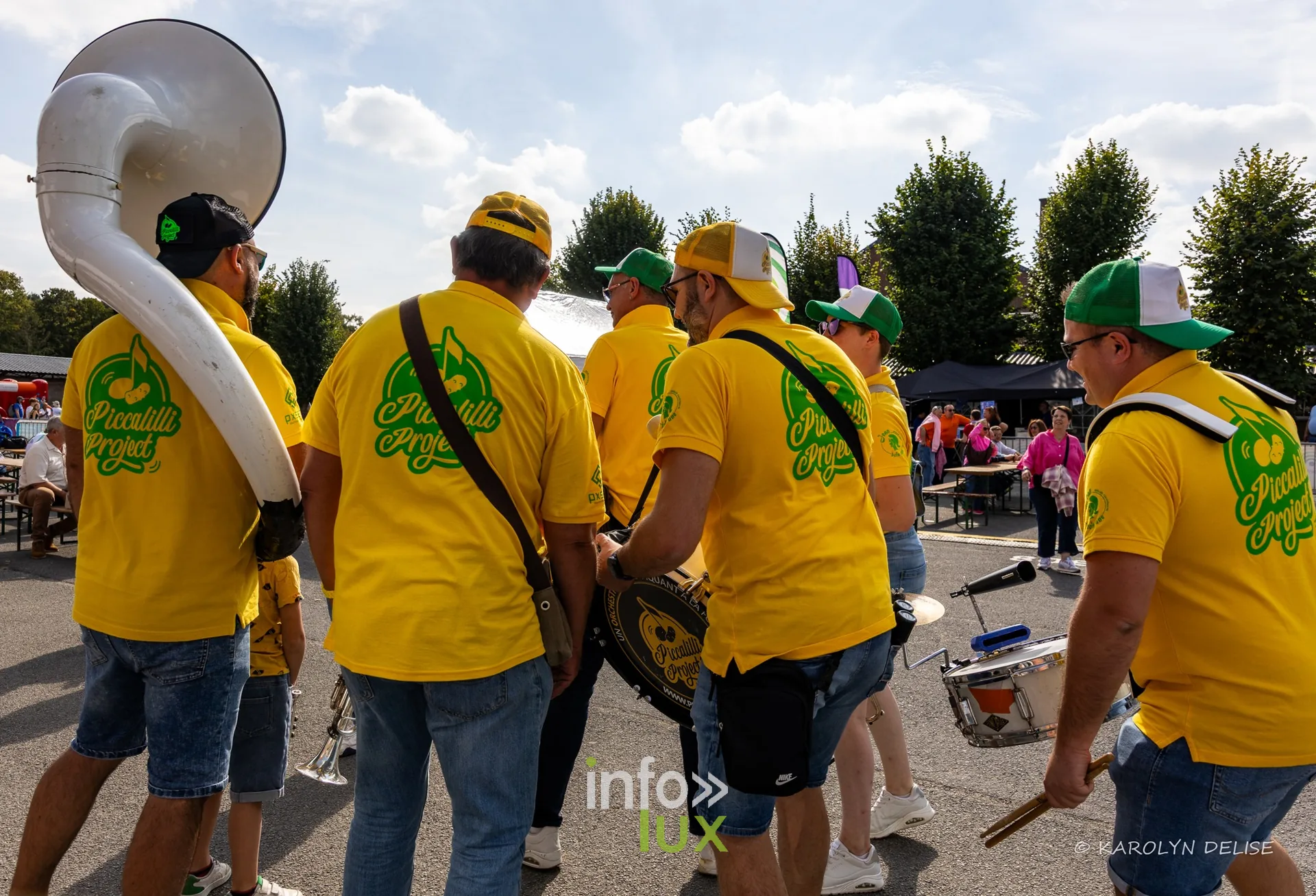 Fanfare Piccalilli Project en polo jaune, Relais pour la Vie de Nivelles 2026
