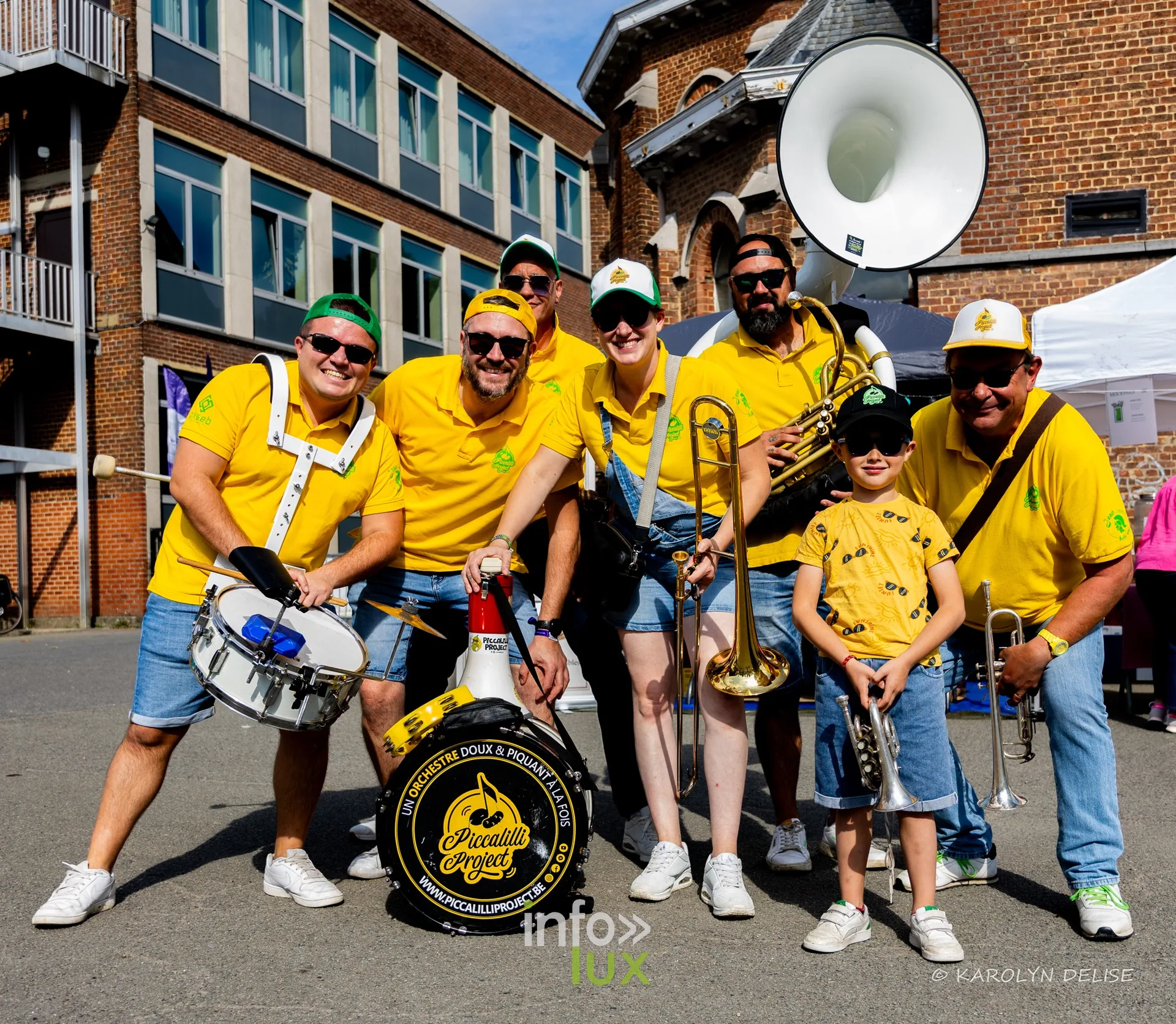 Fanfare Piccalilli Project en polo jaune, Relais pour la Vie de Nivelles 2026